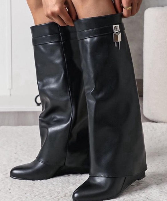 Stivale risvolto con zeppa