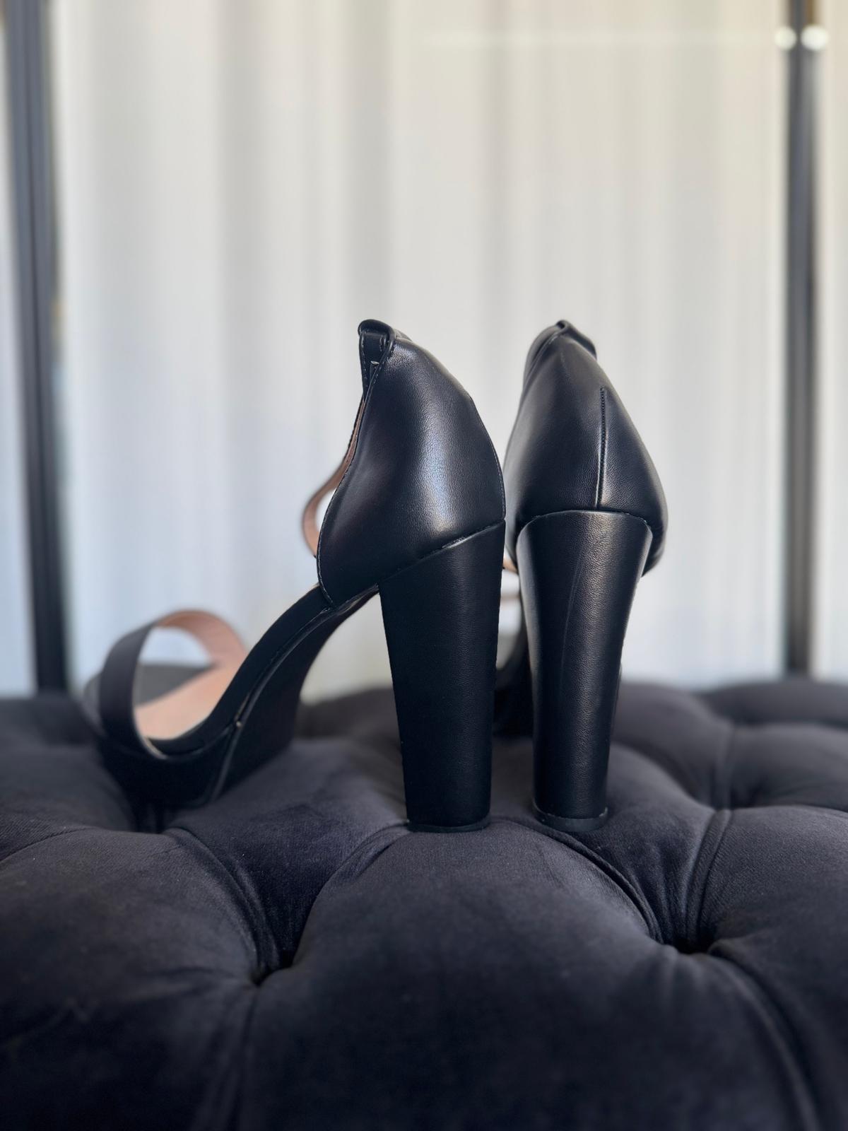 OPEN TOE  NERO CON PLATFORM