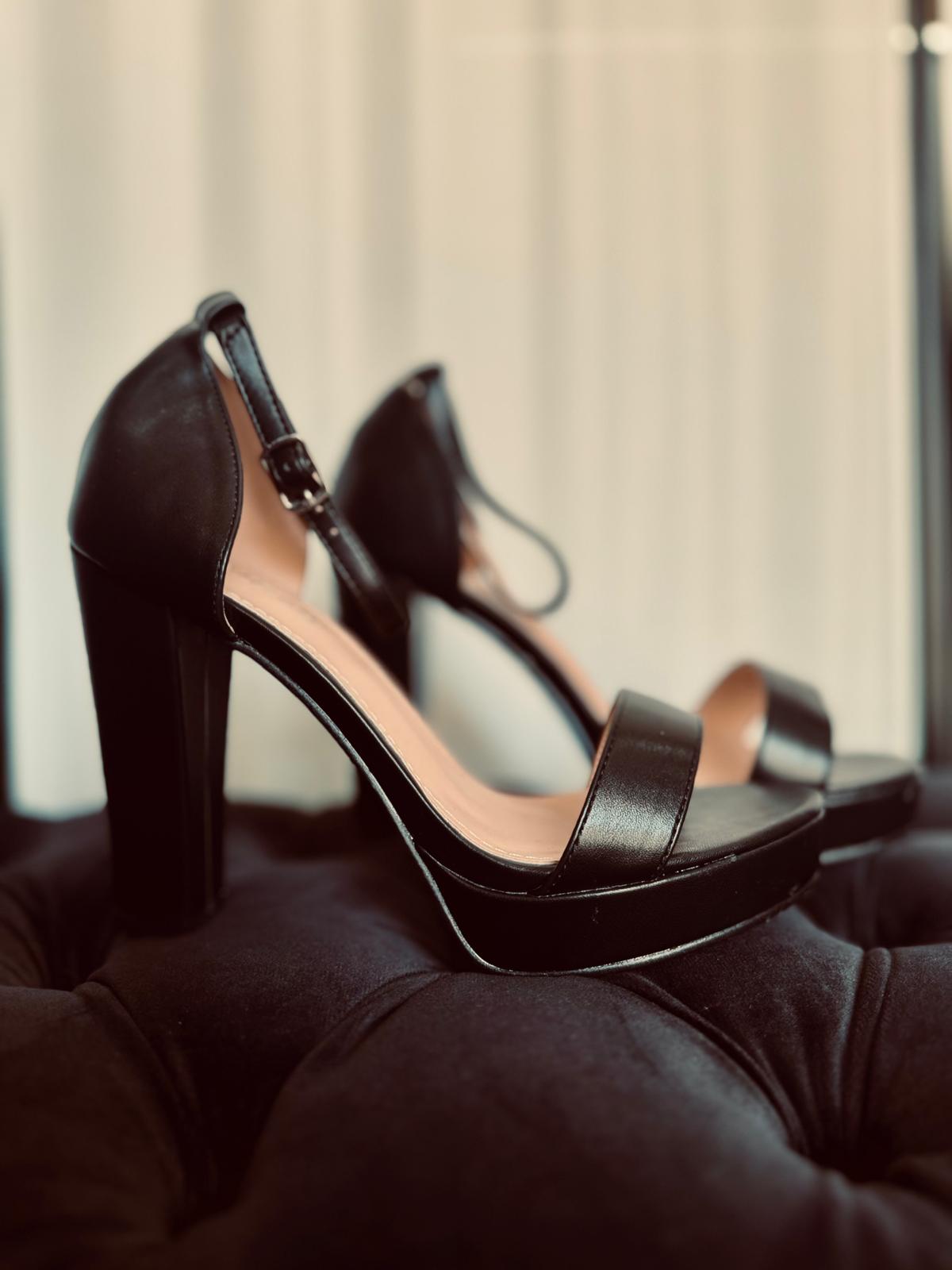 OPEN TOE  NERO CON PLATFORM